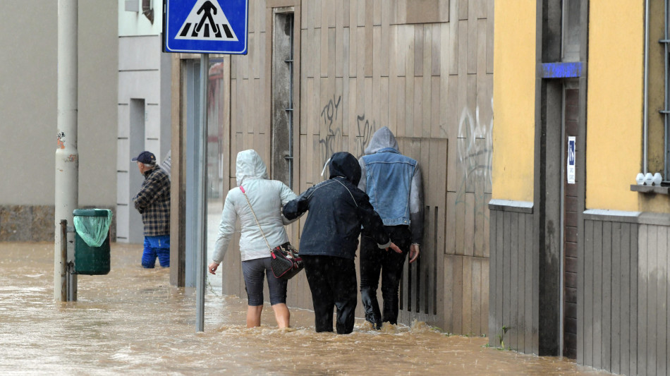 Maltempo a Milano, iniziata l'esondazione del Seveso