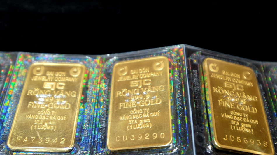 Oro ancora in rialzo a 2.387,5 dollari l'oncia