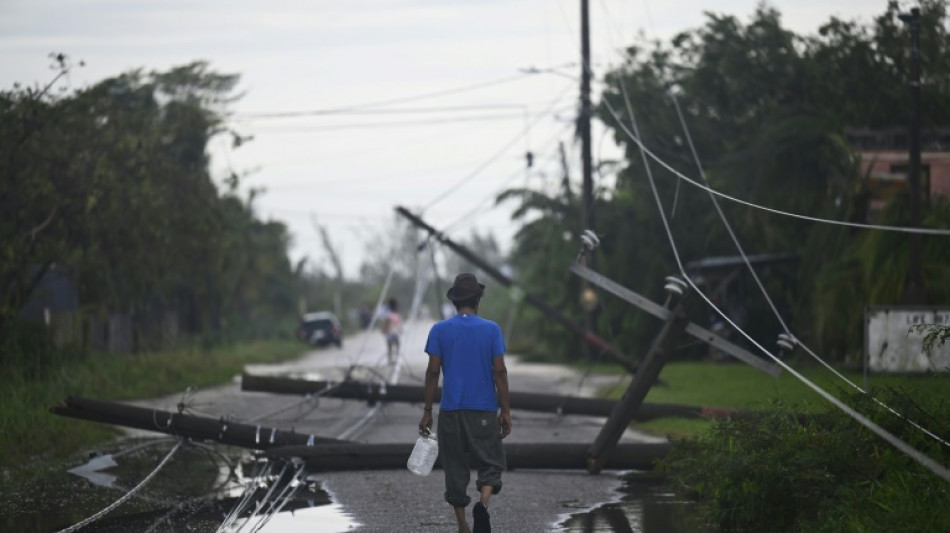 Tormenta Lisa se degrada a depresión tropical en su paso por México