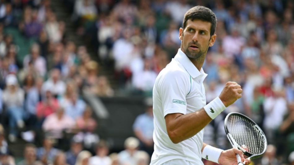 Djokovic pasa cómodamente a tercera ronda de Wimbledon