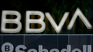 El banco español BBVA aprueba el aumento de capital necesario para la opa sobre su rival Sabadell