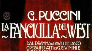 Manifesti di Puccini sullo sfondo del concerto diretto da Muti