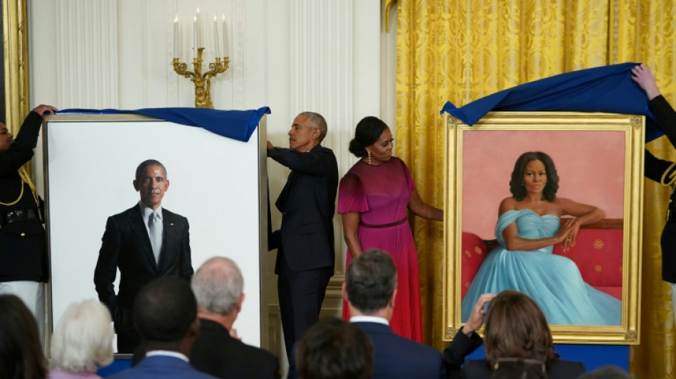 Barack und Michelle Obama haben Porträts im Weißen Haus enthüllt