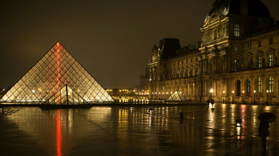 Louvre, Versailles to turn off lights earlier in energy savings push