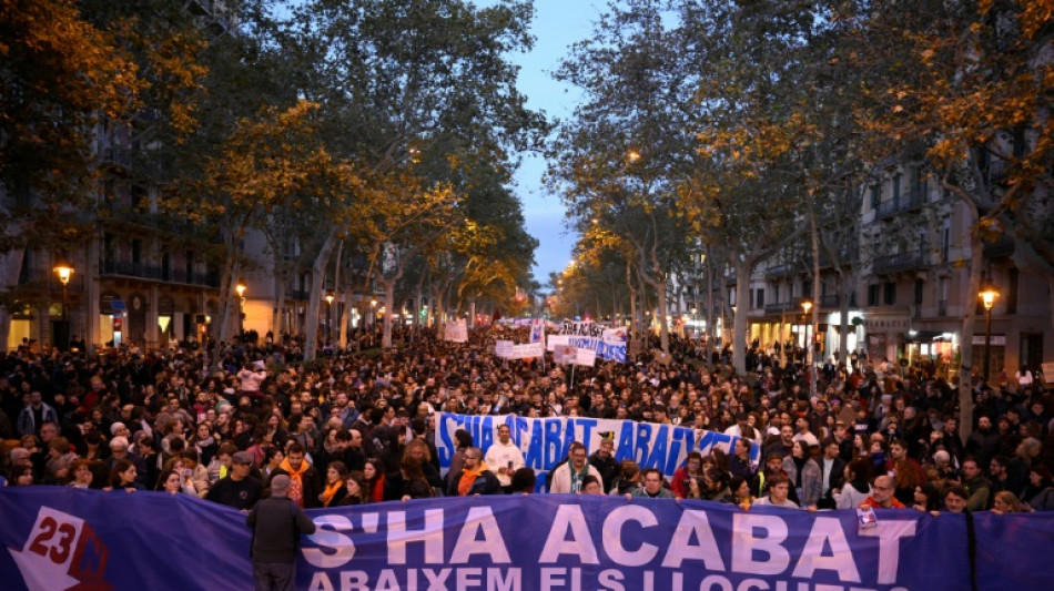 Tausende Menschen demonstrieren in Barcelona für bezahlbaren Wohnraum