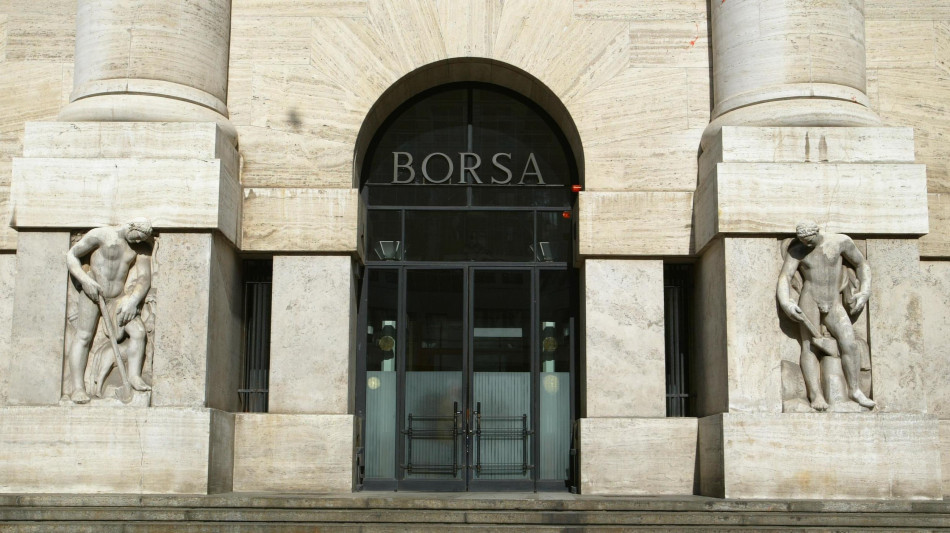 Borsa: Milano chiude in calo, Ftse Mib -0,70%