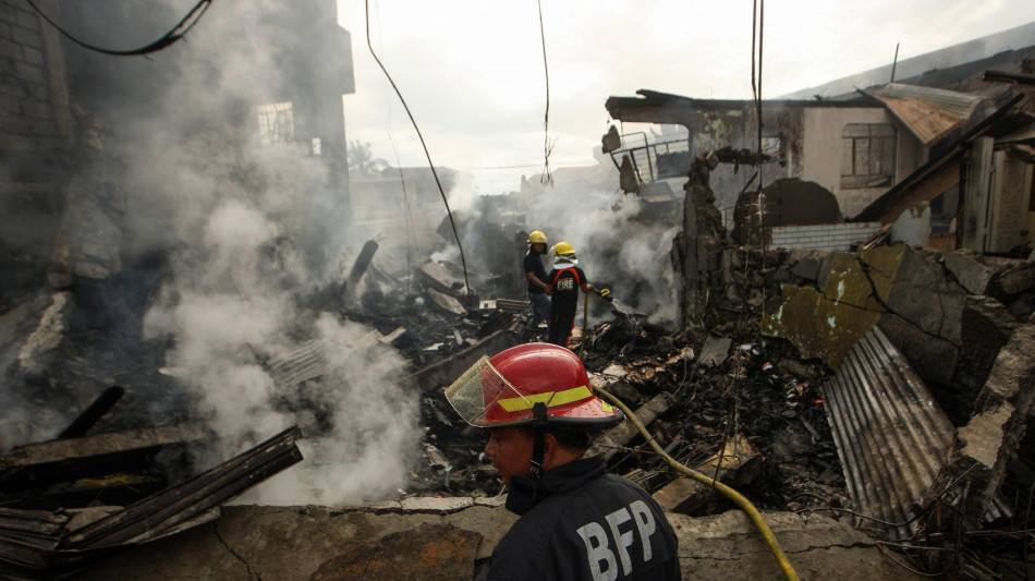 Filippine: esplode deposito di fuochi d'artificio, 5 morti