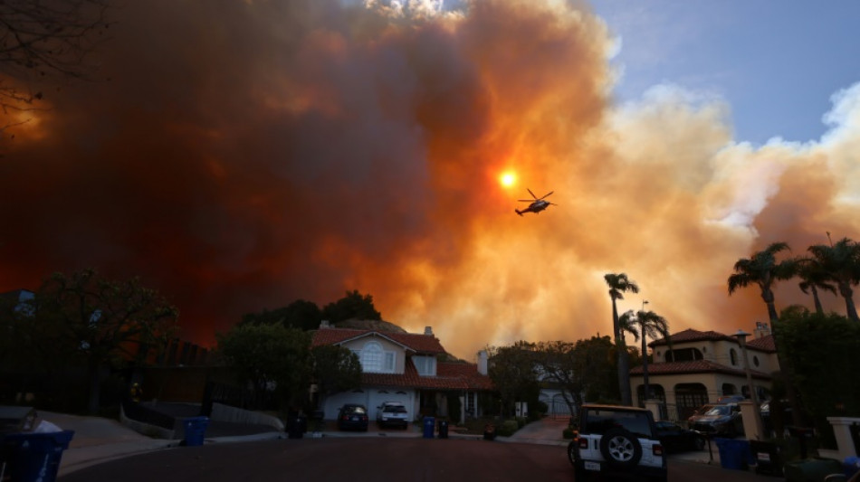 Waldbrände in und um Los Angeles treiben Anwohner in die Flucht